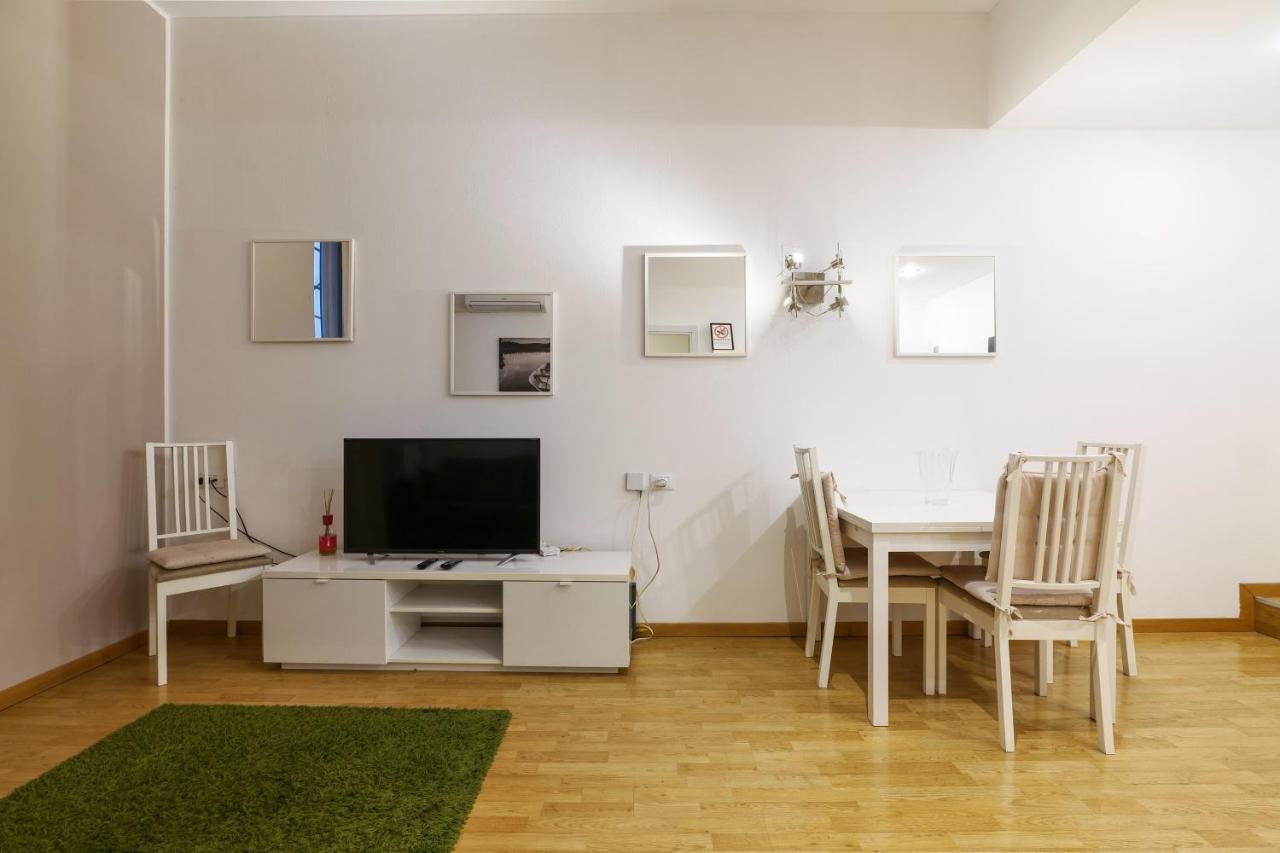 Luminoso Appartamento Con Balcone In Cadorna Mailand Exterior foto